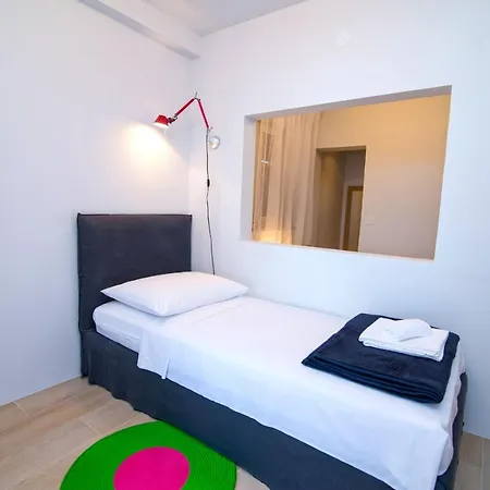 Lägenhetshotell Jelena B4 4*